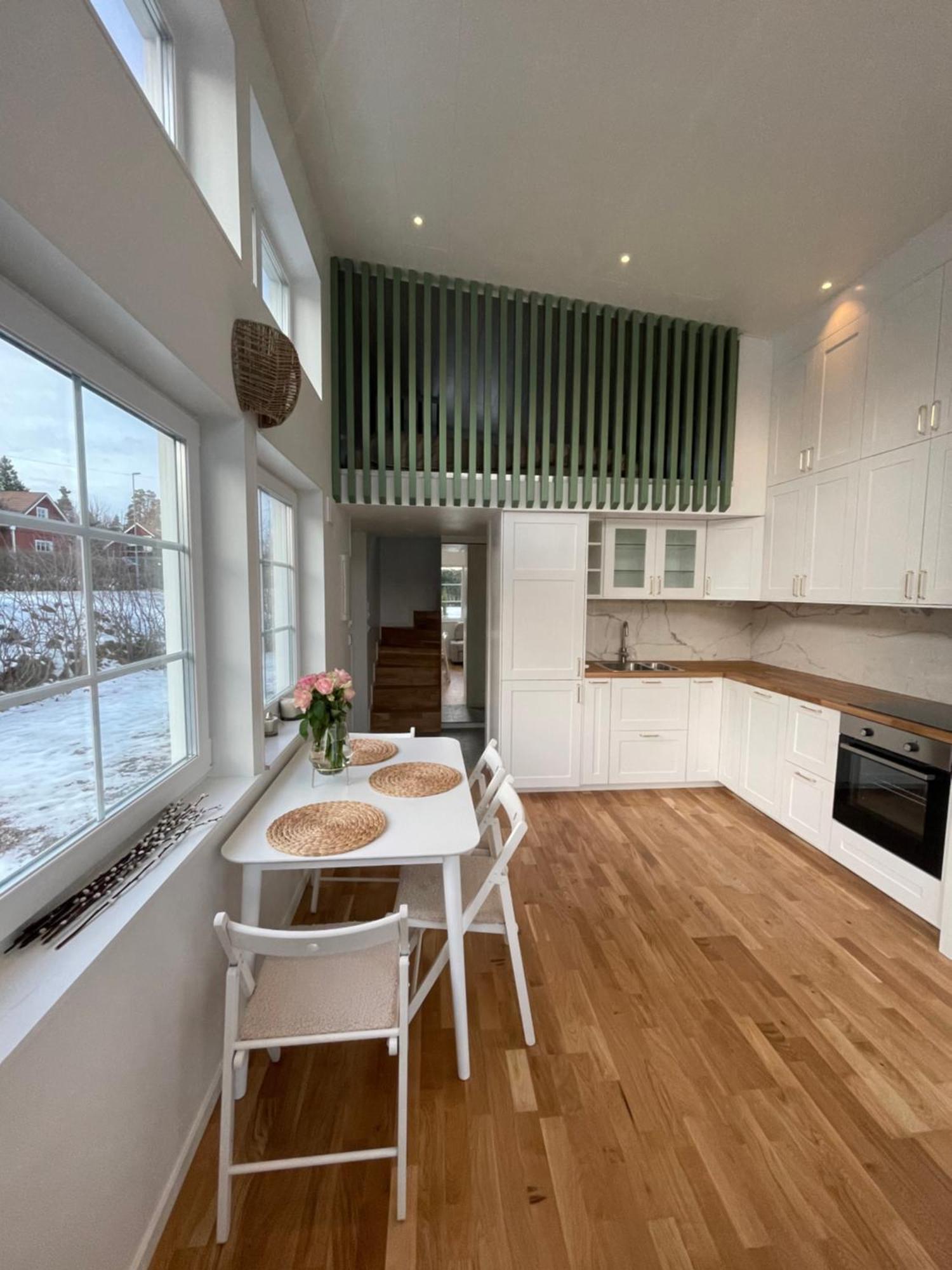 Ett Nytt Fraesch Hus Utanfoer Stockholm Naera Arlanda Villa Rosersberg Dış mekan fotoğraf