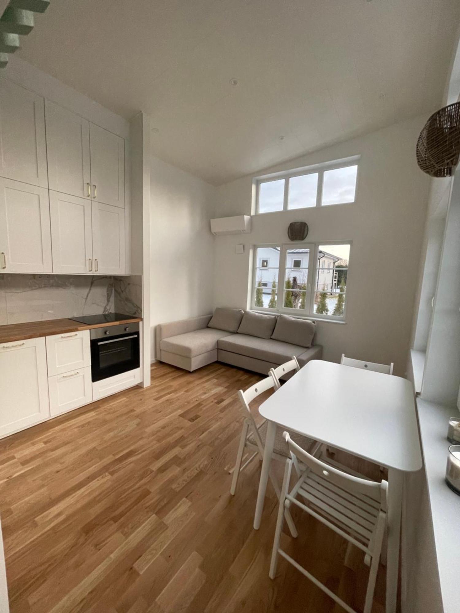 Ett Nytt Fraesch Hus Utanfoer Stockholm Naera Arlanda Villa Rosersberg Dış mekan fotoğraf
